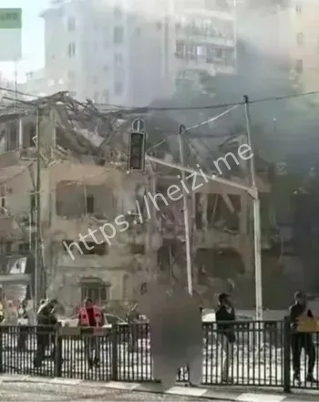 学生带C4炸学校